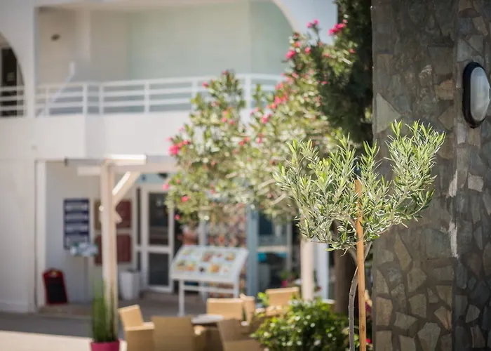 Hotel Essential Summer - Adults Only 2*